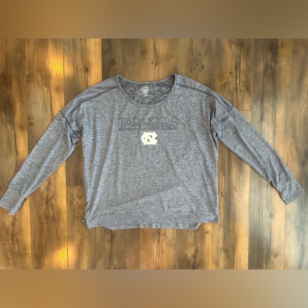 UNC Tar Heels Long Sleeve Performance Top | Women’s L | Basketball Season Ready - Picture 2 of 7